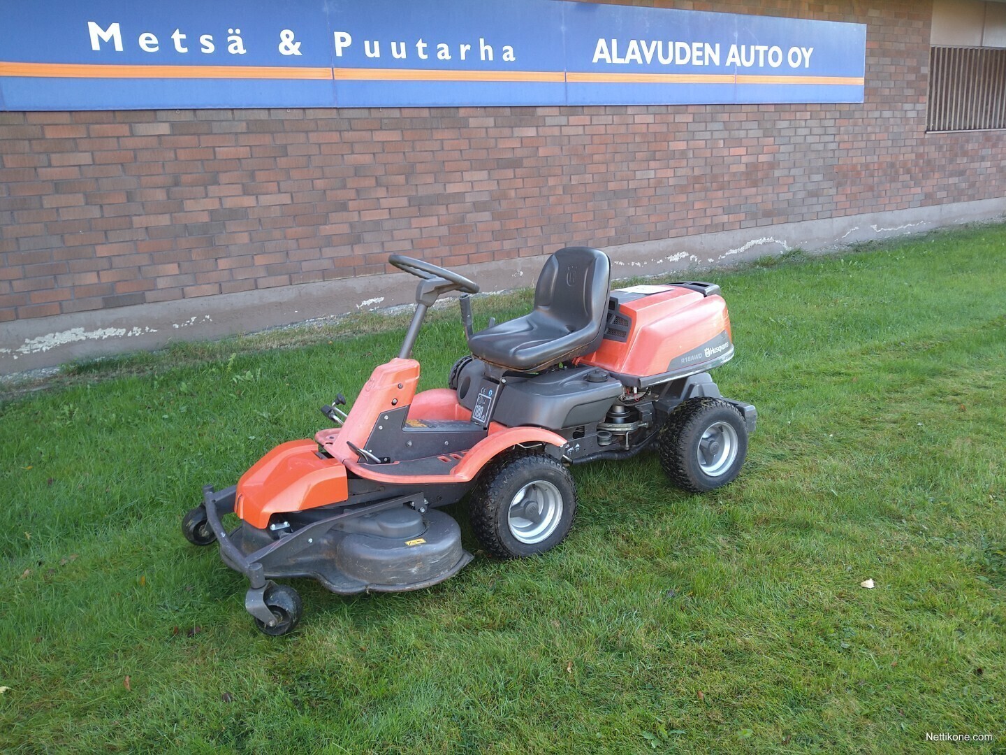 Husqvarna r18 online awd