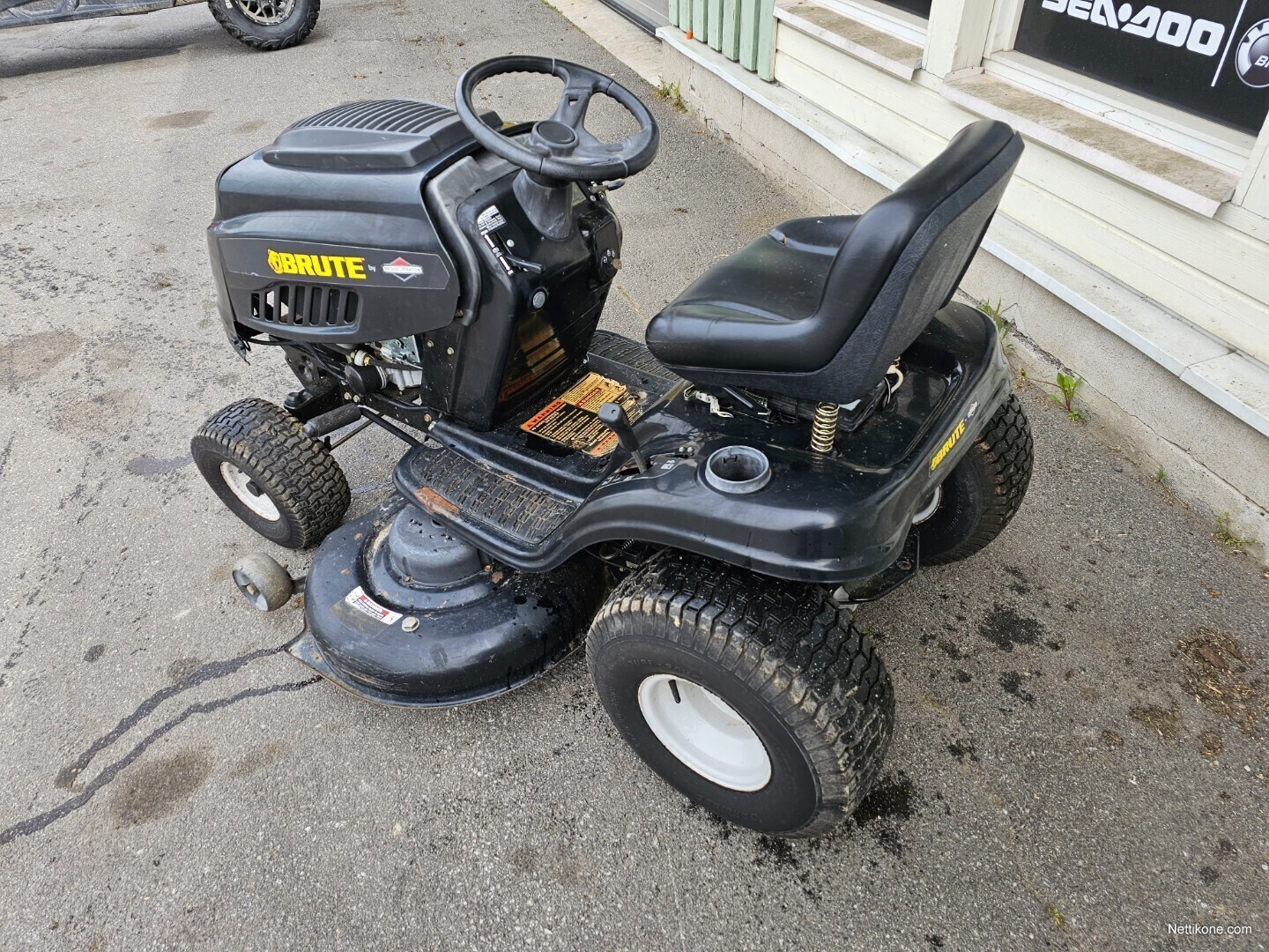 Brute riding sales lawn mower