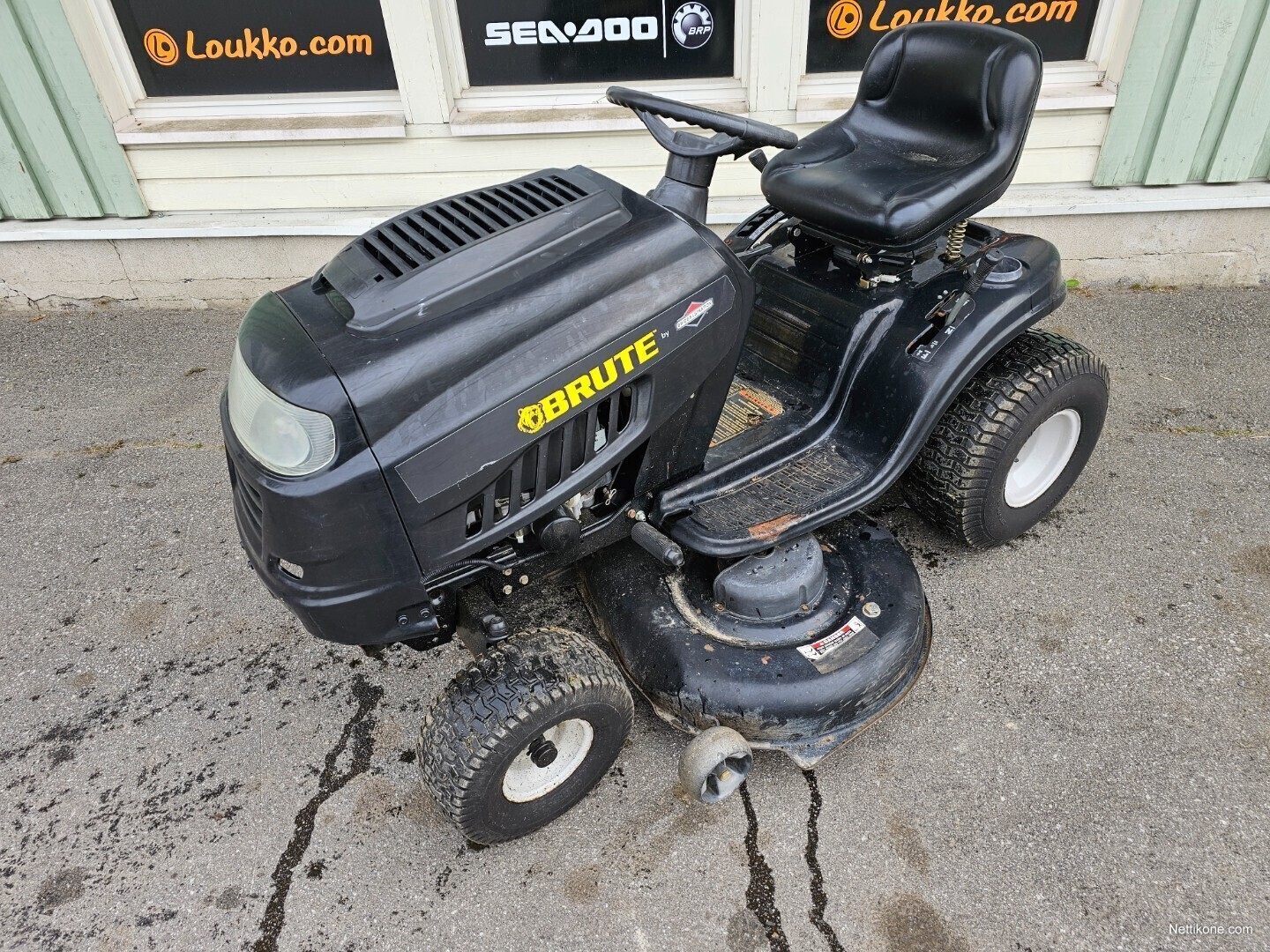 Brute riding sales lawn mower