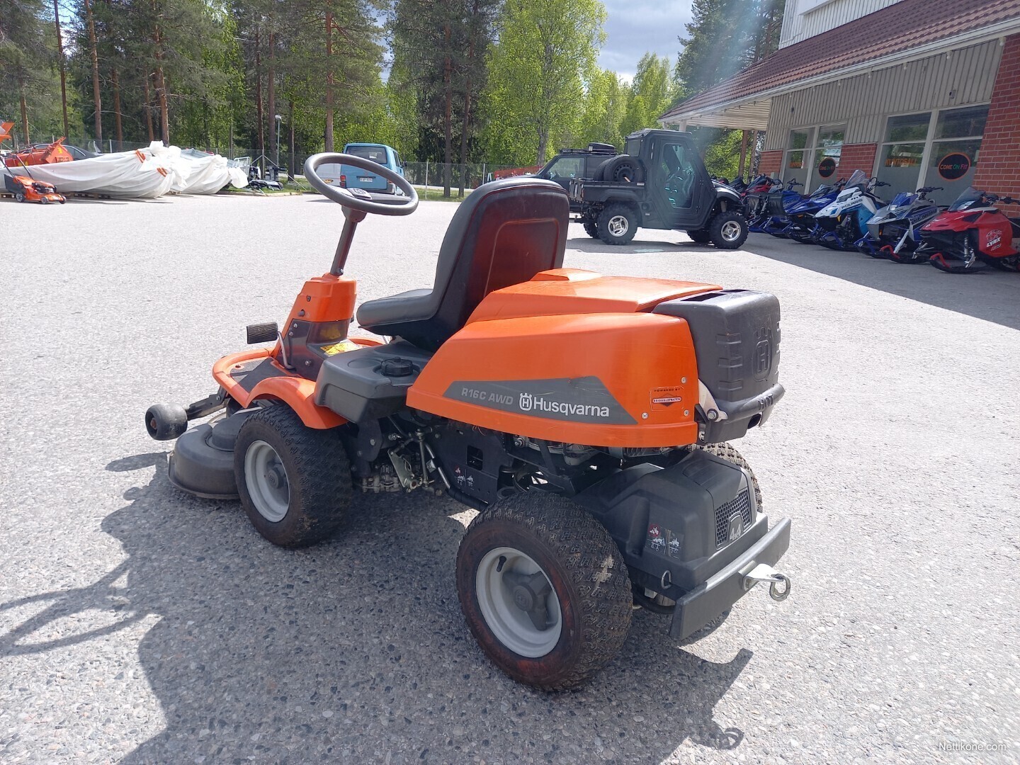 Husqvarna R16 AWD neliveto groundscare mowers Nettikone