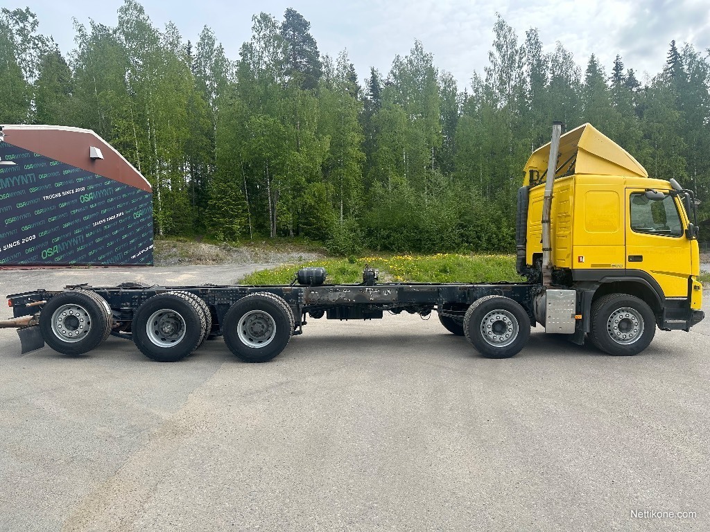 Volvo Trucks Suomi - Volvo FMX 10x4 XPro - maansiirtoauto Volvo Dynamic  Steering-ohjauksella, ryömintävaihteilla ja ELG-lavalla