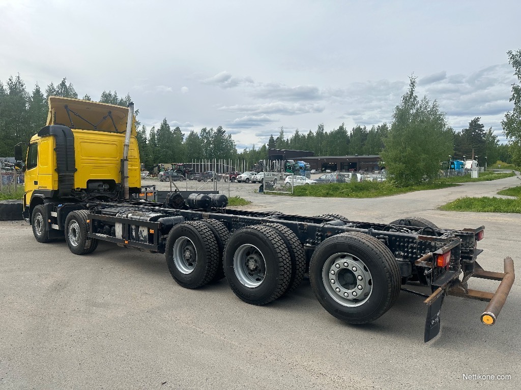 Volvo Trucks Suomi - Volvo FMX 10x4 XPro - maansiirtoauto Volvo Dynamic  Steering-ohjauksella, ryömintävaihteilla ja ELG-lavalla