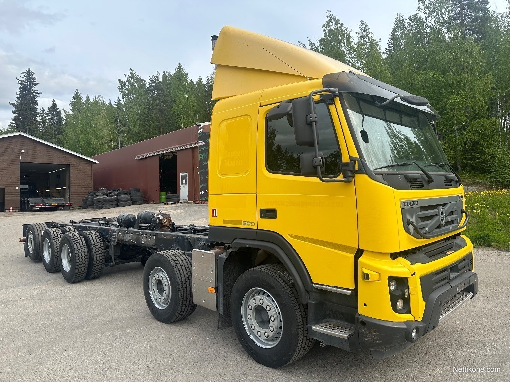 Volvo Trucks Suomi - Volvo FMX 10x4 XPro - maansiirtoauto Volvo Dynamic  Steering-ohjauksella, ryömintävaihteilla ja ELG-lavalla