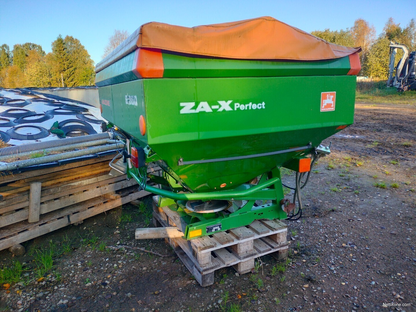 Amazone 1402 ZA-X Perfect Fertilizer Application, 2010 - Nettikone