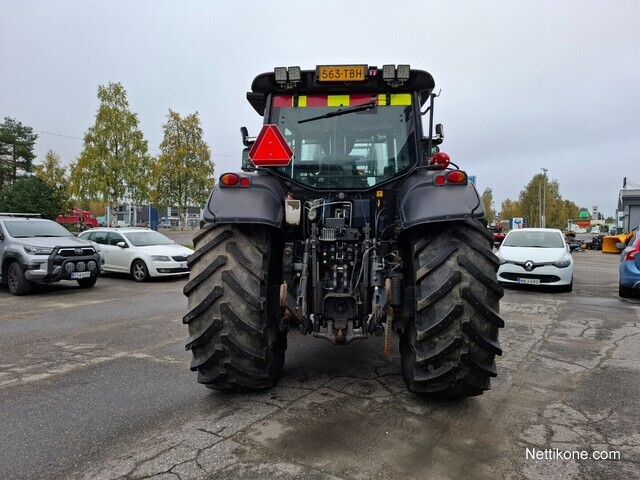 Tractors-Valtra