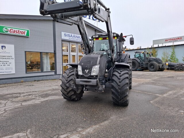 Tractors-Valtra