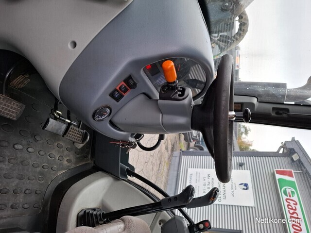 Tractors-Valtra