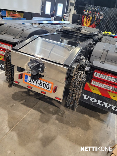 Tractor Units-Volvo