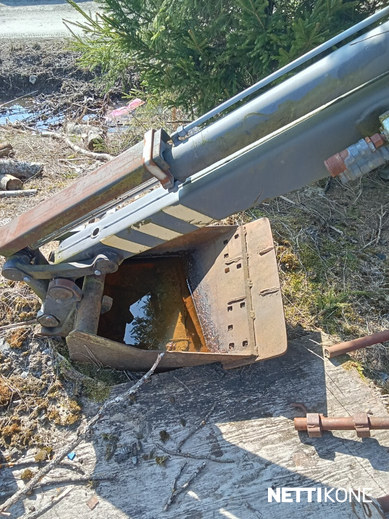 Construction: Trenchers-Hi-Tec
